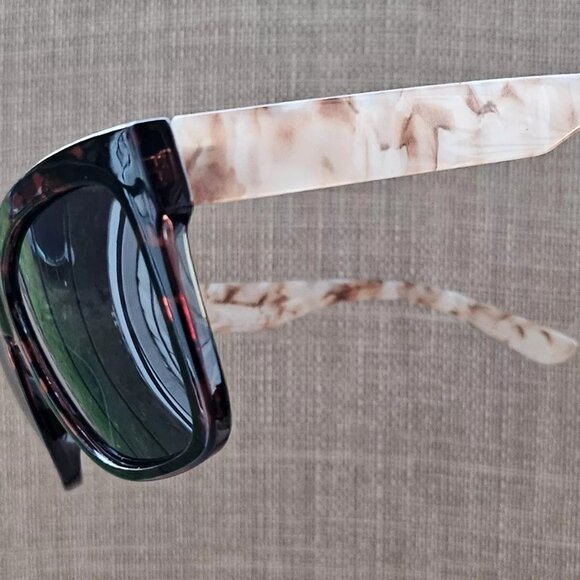 Foster Grant Women Sunglasses Brown Tortoise Eye Wear Shades POLE - Picture 8 of 10